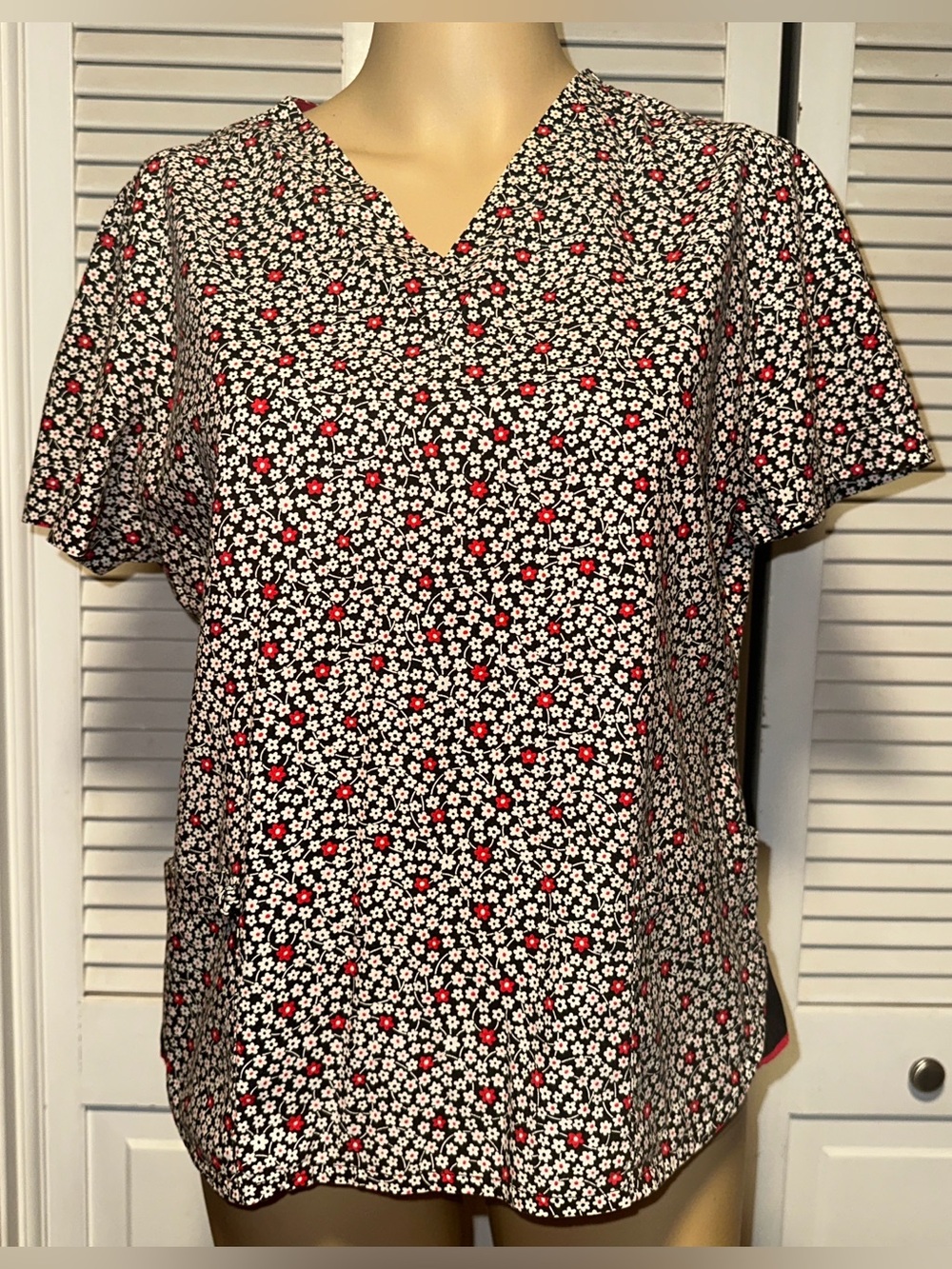 White Cross Nurse Medical Scrub Uniform Top Floral S
